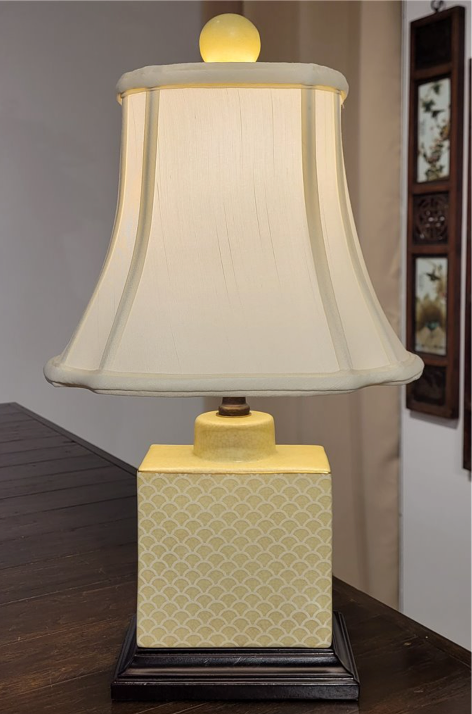 Chartreuse Fishscale Lamp 10x8x17"h