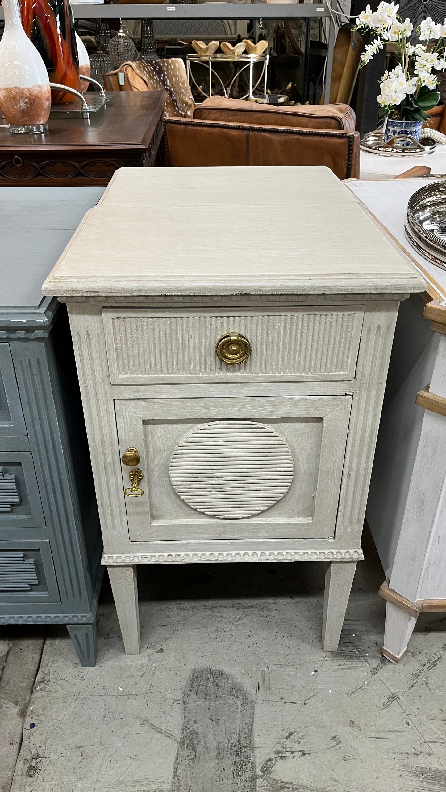 PAIR Greige N/Stands 20x15x32h