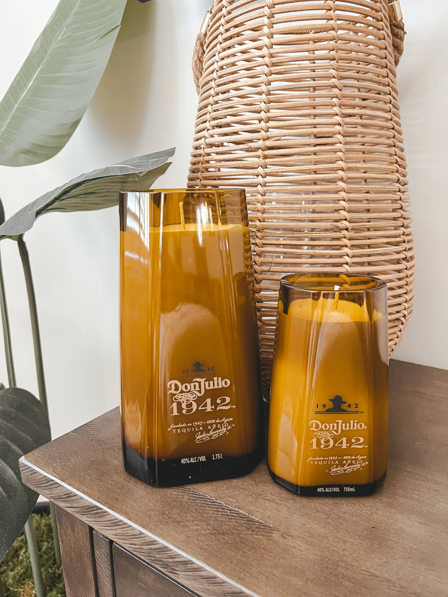 Recycled 1942 Candle: Amber/Sandalwood/Leather / Large